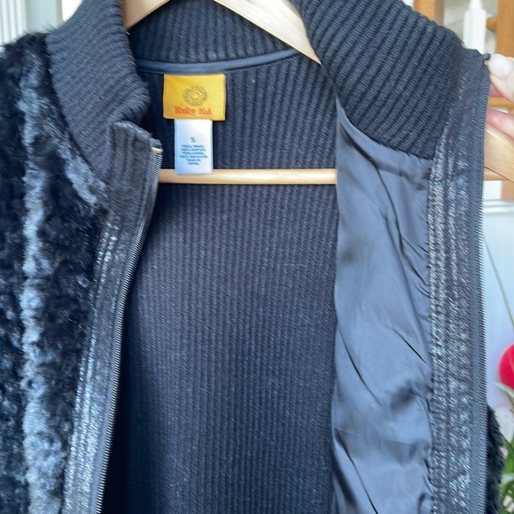 Faux fur vest - Picture 5 of 9